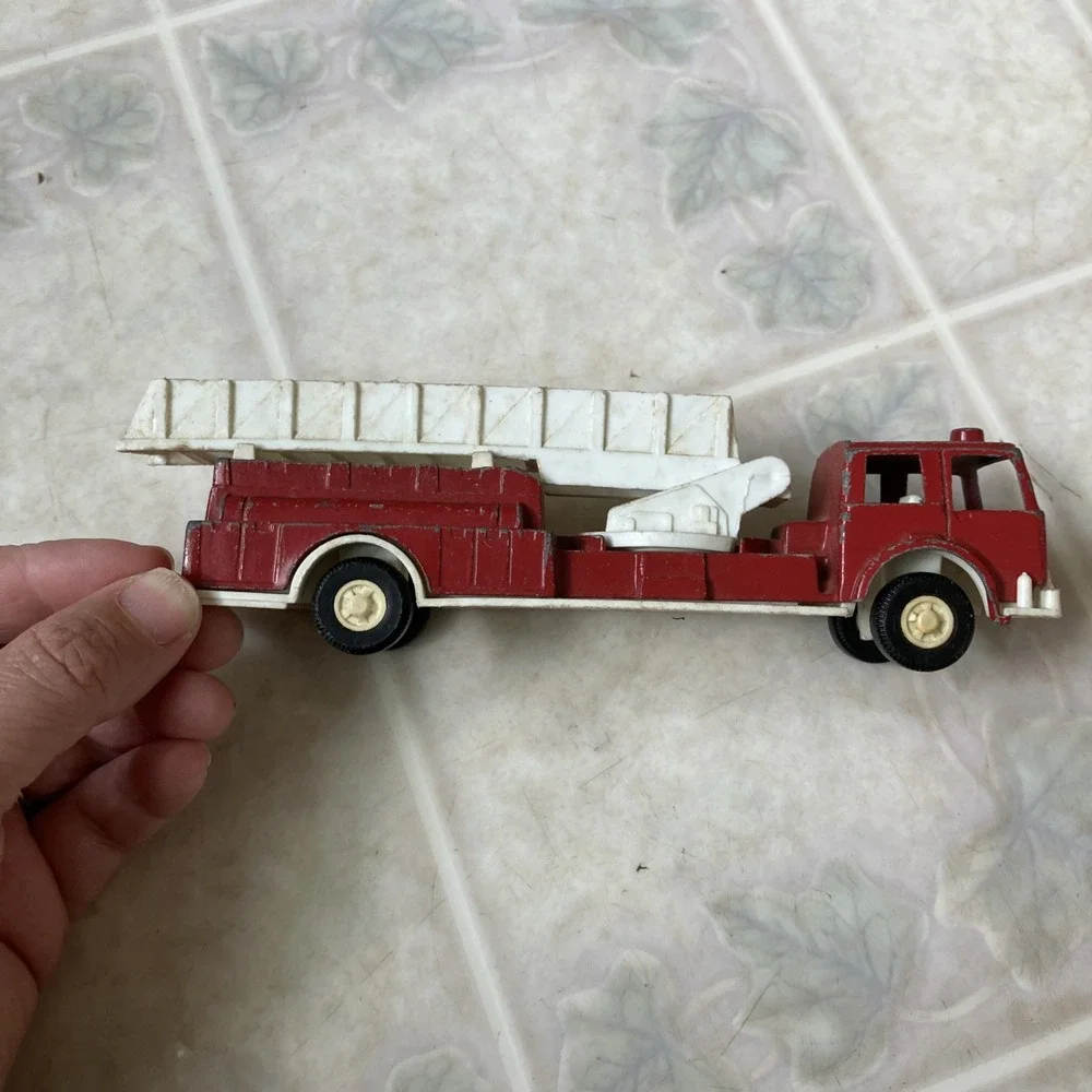 Vintage Red Metal‎ 1970 Tootsie Toy Fire Truck With Plastic Rotating Ladder
